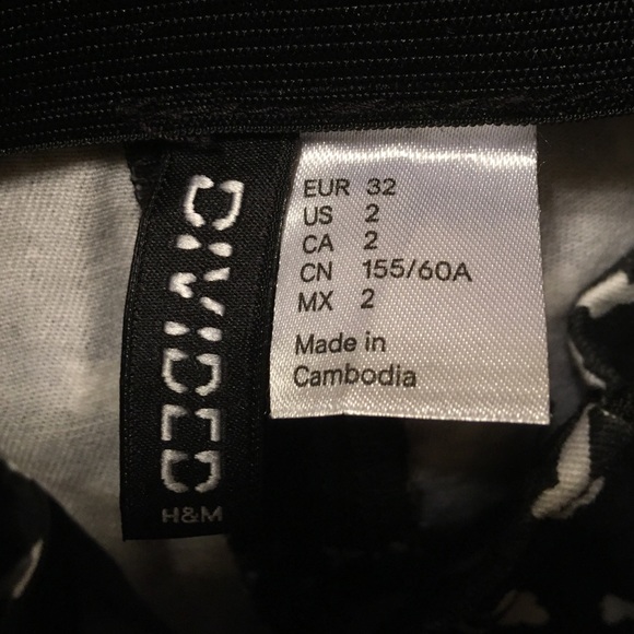 Adorable petite mini skirt (size 2 - Juniors/teens) - Picture 4 of 6